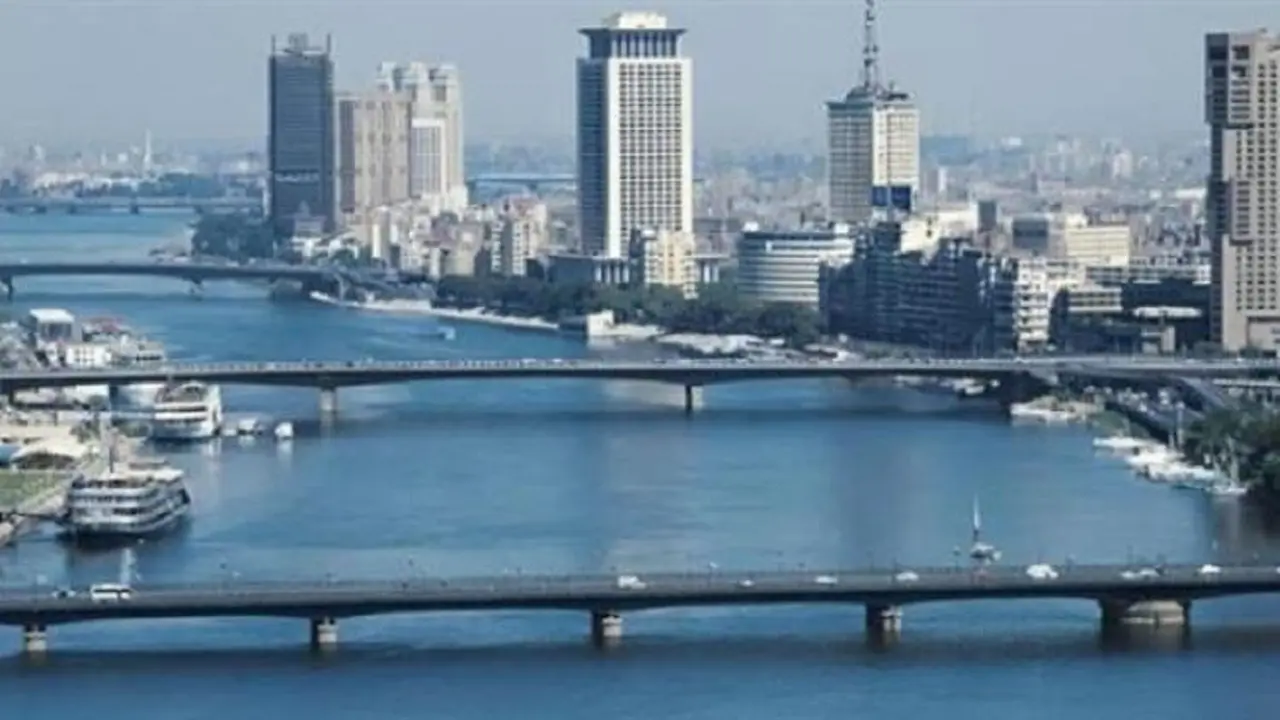 الأرصاد تتوقع طقساً مائلاً للحرارة نهاراً و١٥ درجة مئوية ليلاً بالقاهرة